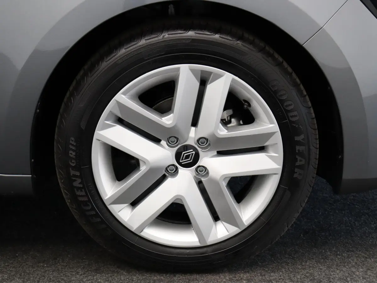 TCe 90pk GPF evolution | Airco | Parkeersensoren achter | Cruise control | Apple carplay | Vierseizoenbanden |