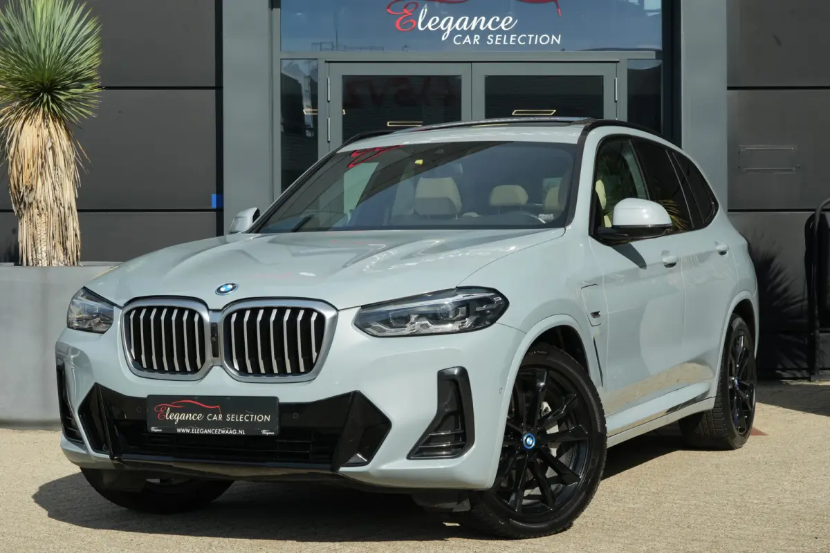 xDrive30e M Sport High Executive | 292 PK | PHEV | PANO | 360° Camera | Leder BMW X3 xDrive30e M Sport High Executive 292 PK Plug-in Hybrid met 2.0 viercilinder benzinemotor en automatische