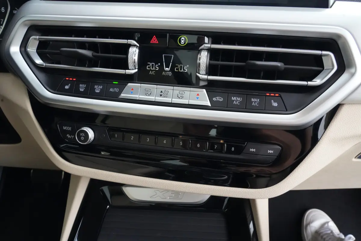 xDrive30e M Sport High Executive | 292 PK | PHEV | PANO | 360° Camera | Leder BMW X3 xDrive30e M Sport High Executive 292 PK Plug-in Hybrid met 2.0 viercilinder benzinemotor en automatische