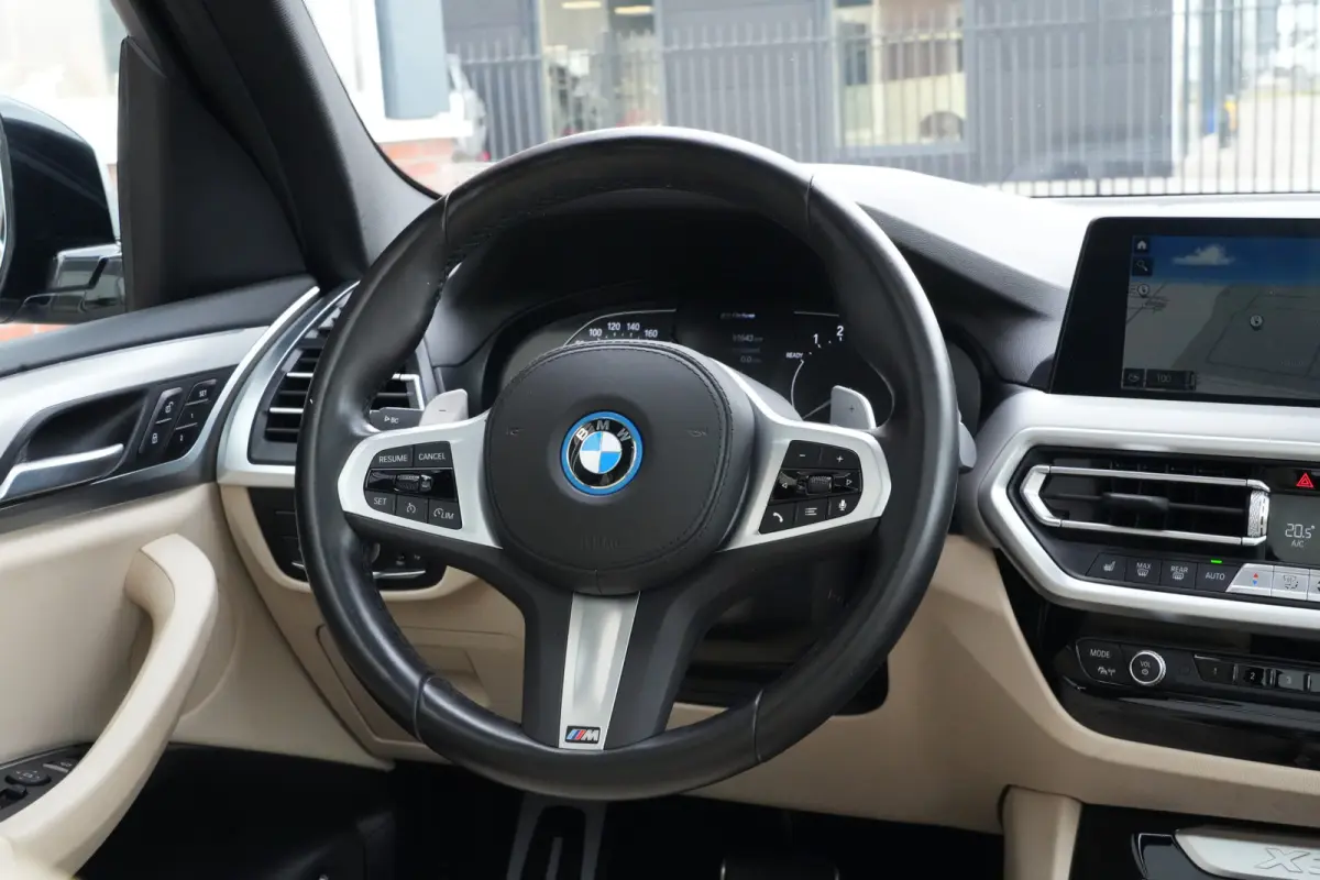 xDrive30e M Sport High Executive | 292 PK | PHEV | PANO | 360° Camera | Leder BMW X3 xDrive30e M Sport High Executive 292 PK Plug-in Hybrid met 2.0 viercilinder benzinemotor en automatische