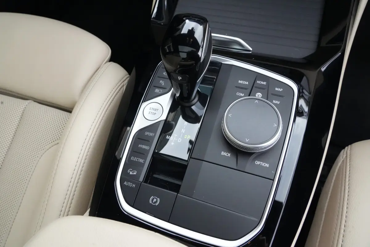xDrive30e M Sport High Executive | 292 PK | PHEV | PANO | 360° Camera | Leder BMW X3 xDrive30e M Sport High Executive 292 PK Plug-in Hybrid met 2.0 viercilinder benzinemotor en automatische