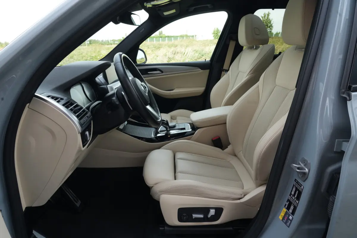xDrive30e M Sport High Executive | 292 PK | PHEV | PANO | 360° Camera | Leder BMW X3 xDrive30e M Sport High Executive 292 PK Plug-in Hybrid met 2.0 viercilinder benzinemotor en automatische
