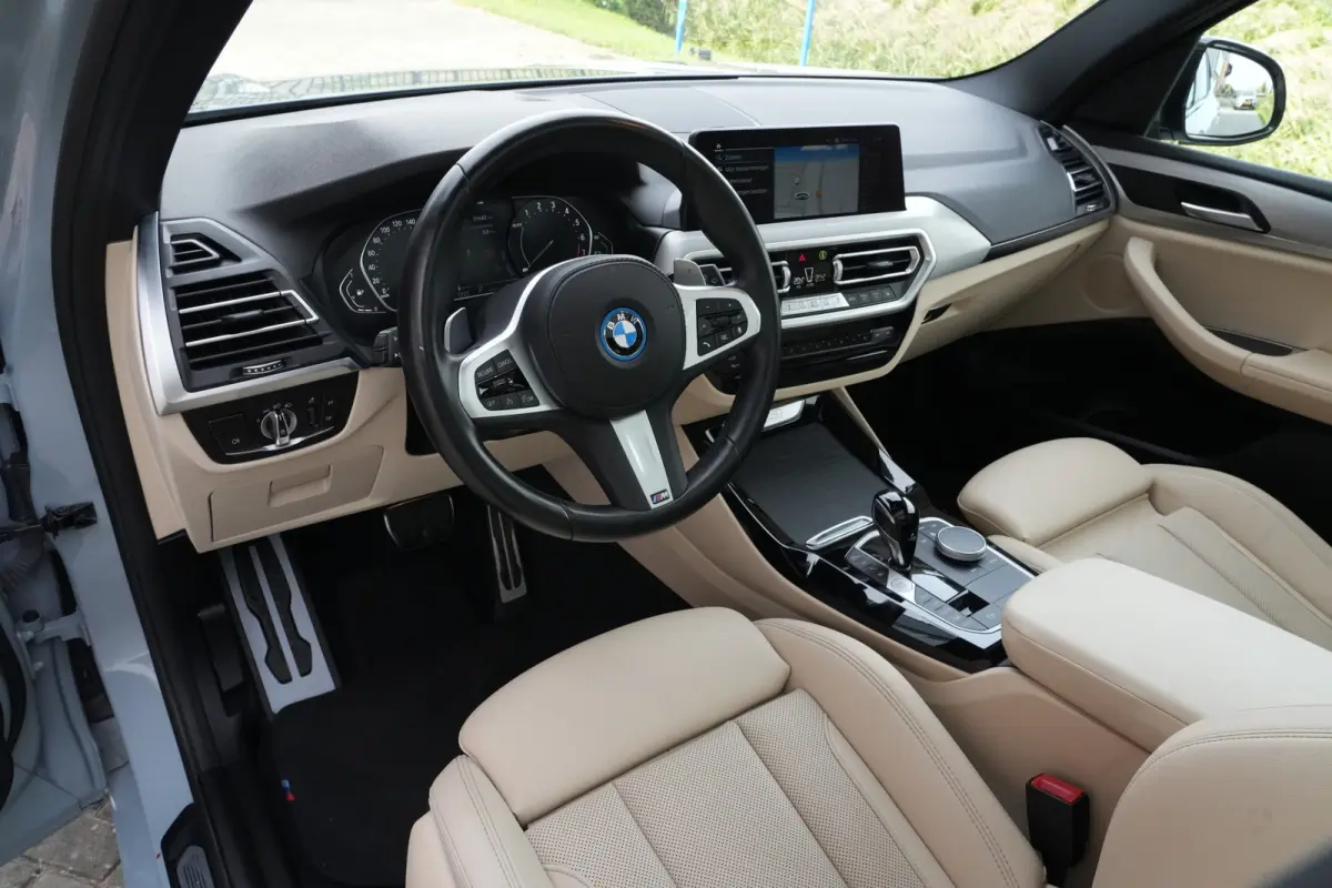 xDrive30e M Sport High Executive | 292 PK | PHEV | PANO | 360° Camera | Leder BMW X3 xDrive30e M Sport High Executive 292 PK Plug-in Hybrid met 2.0 viercilinder benzinemotor en automatische
