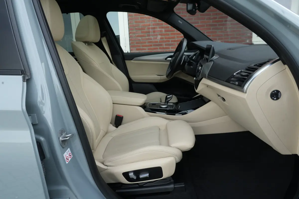 xDrive30e M Sport High Executive | 292 PK | PHEV | PANO | 360° Camera | Leder BMW X3 xDrive30e M Sport High Executive 292 PK Plug-in Hybrid met 2.0 viercilinder benzinemotor en automatische