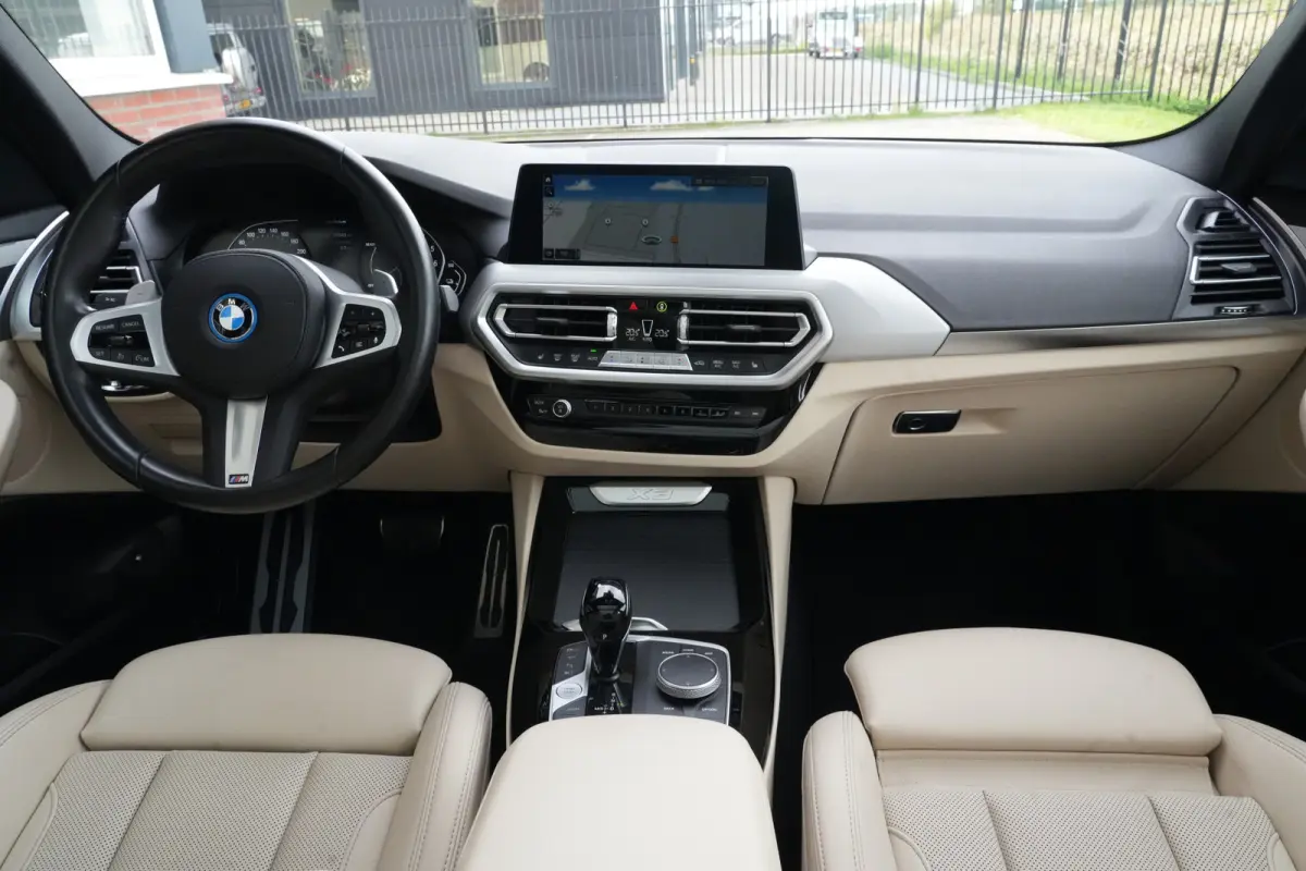 xDrive30e M Sport High Executive | 292 PK | PHEV | PANO | 360° Camera | Leder BMW X3 xDrive30e M Sport High Executive 292 PK Plug-in Hybrid met 2.0 viercilinder benzinemotor en automatische