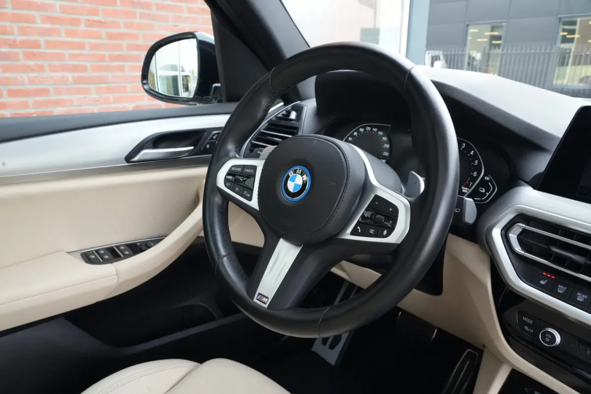 xDrive30e M Sport High Executive | 292 PK | PHEV | PANO | 360° Camera | Leder BMW X3 xDrive30e M Sport High Executive 292 PK Plug-in Hybrid met 2.0 viercilinder benzinemotor en automatische