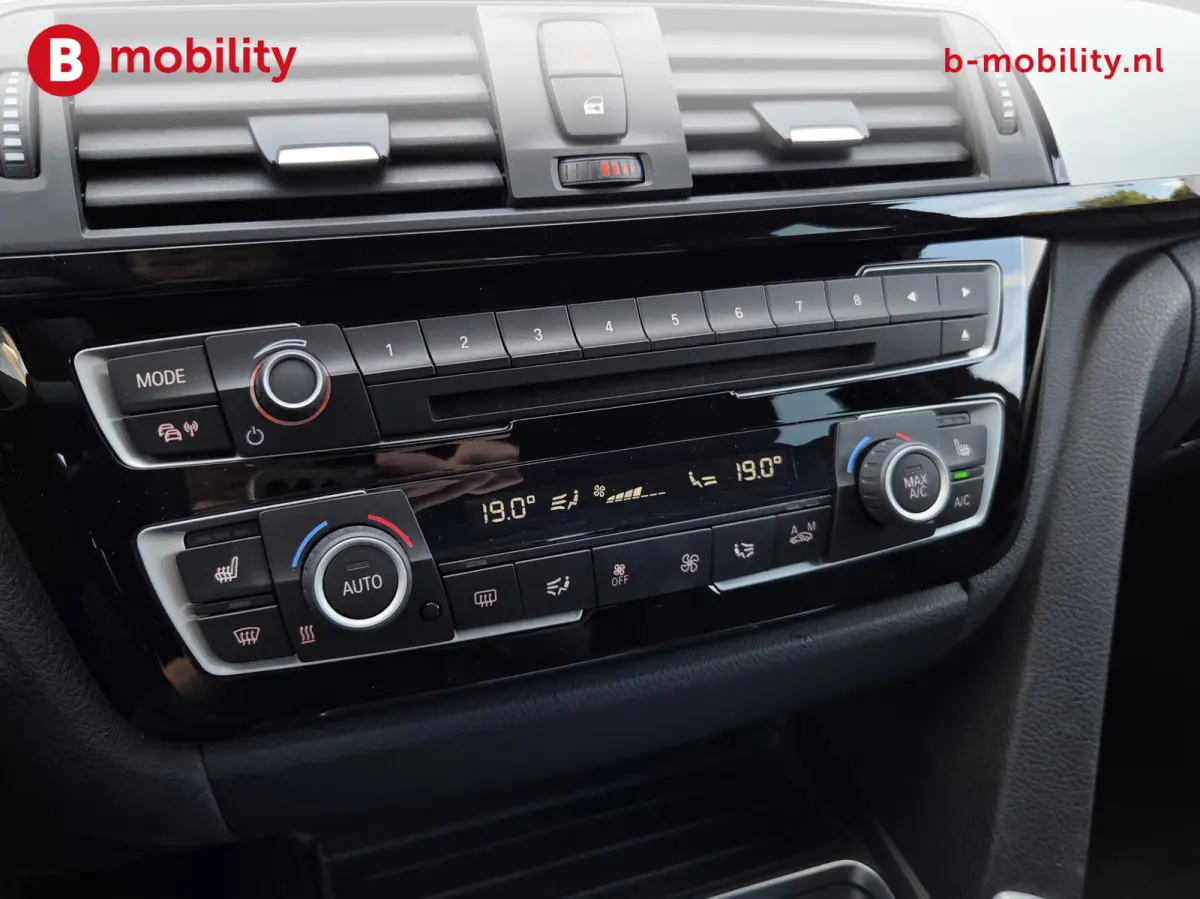 318i High Executive M-Sport Apple CarPlay NL Auto! | Leer | Sportstoelen | Stoelverwarming | PDC