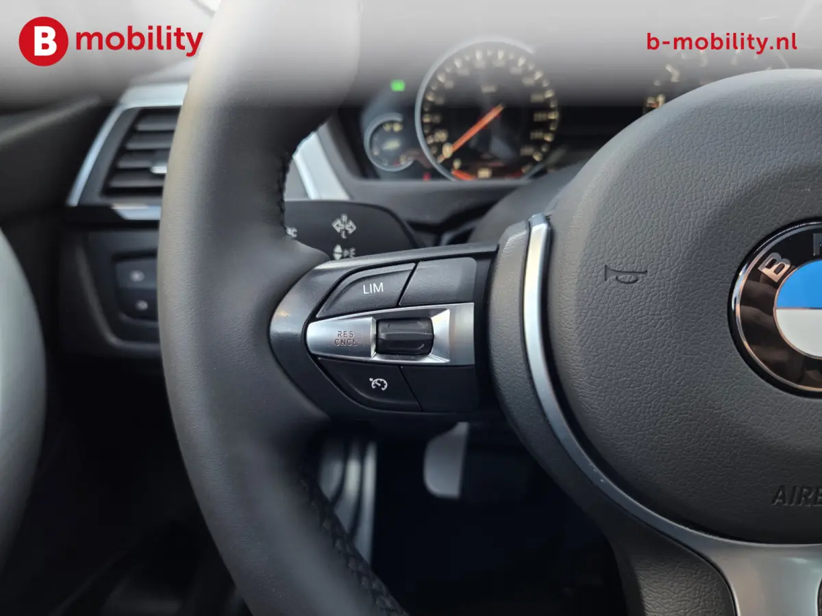 318i High Executive M-Sport Apple CarPlay NL Auto! | Leer | Sportstoelen | Stoelverwarming | PDC