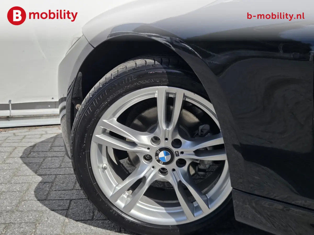 318i High Executive M-Sport Apple CarPlay NL Auto! | Leer | Sportstoelen | Stoelverwarming | PDC