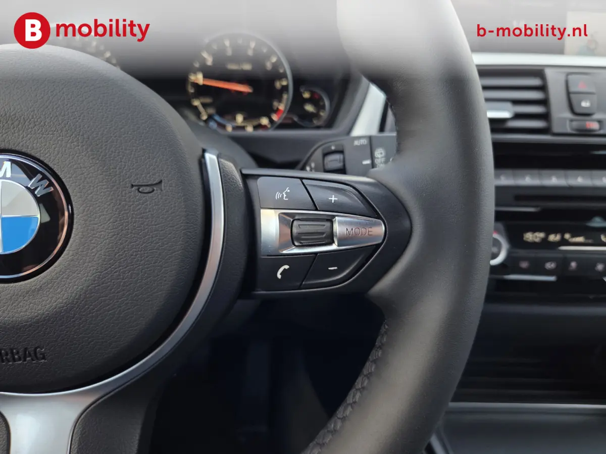 318i High Executive M-Sport Apple CarPlay NL Auto! | Leer | Sportstoelen | Stoelverwarming | PDC