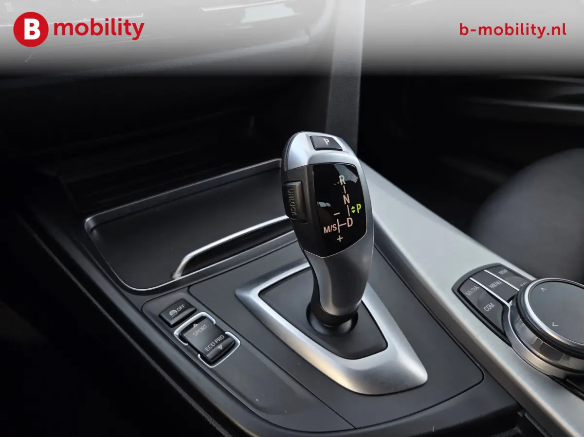 318i High Executive M-Sport Apple CarPlay NL Auto! | Leer | Sportstoelen | Stoelverwarming | PDC