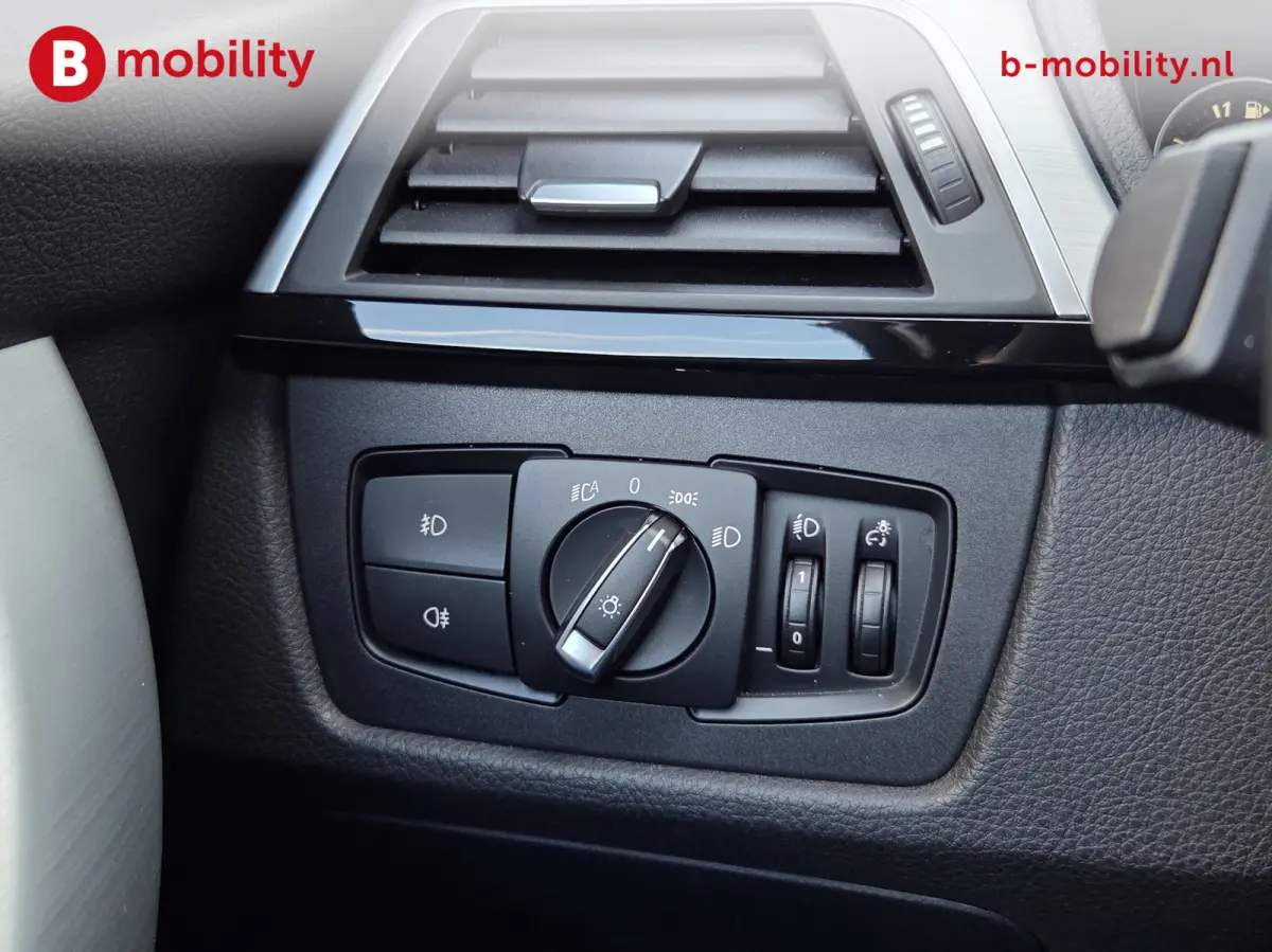 318i High Executive M-Sport Apple CarPlay NL Auto! | Leer | Sportstoelen | Stoelverwarming | PDC