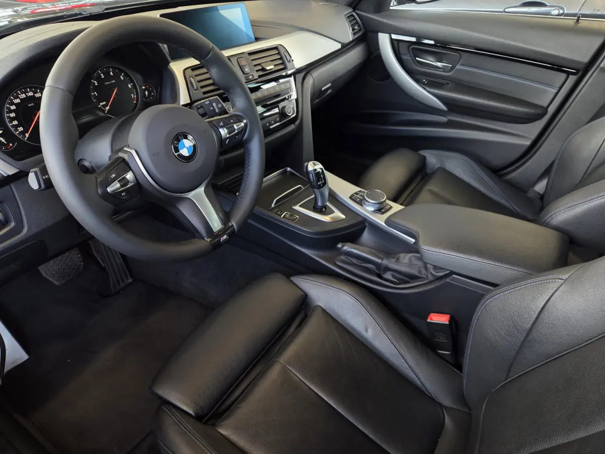 318i High Executive M-Sport Apple CarPlay NL Auto! | Leer | Sportstoelen | Stoelverwarming | PDC