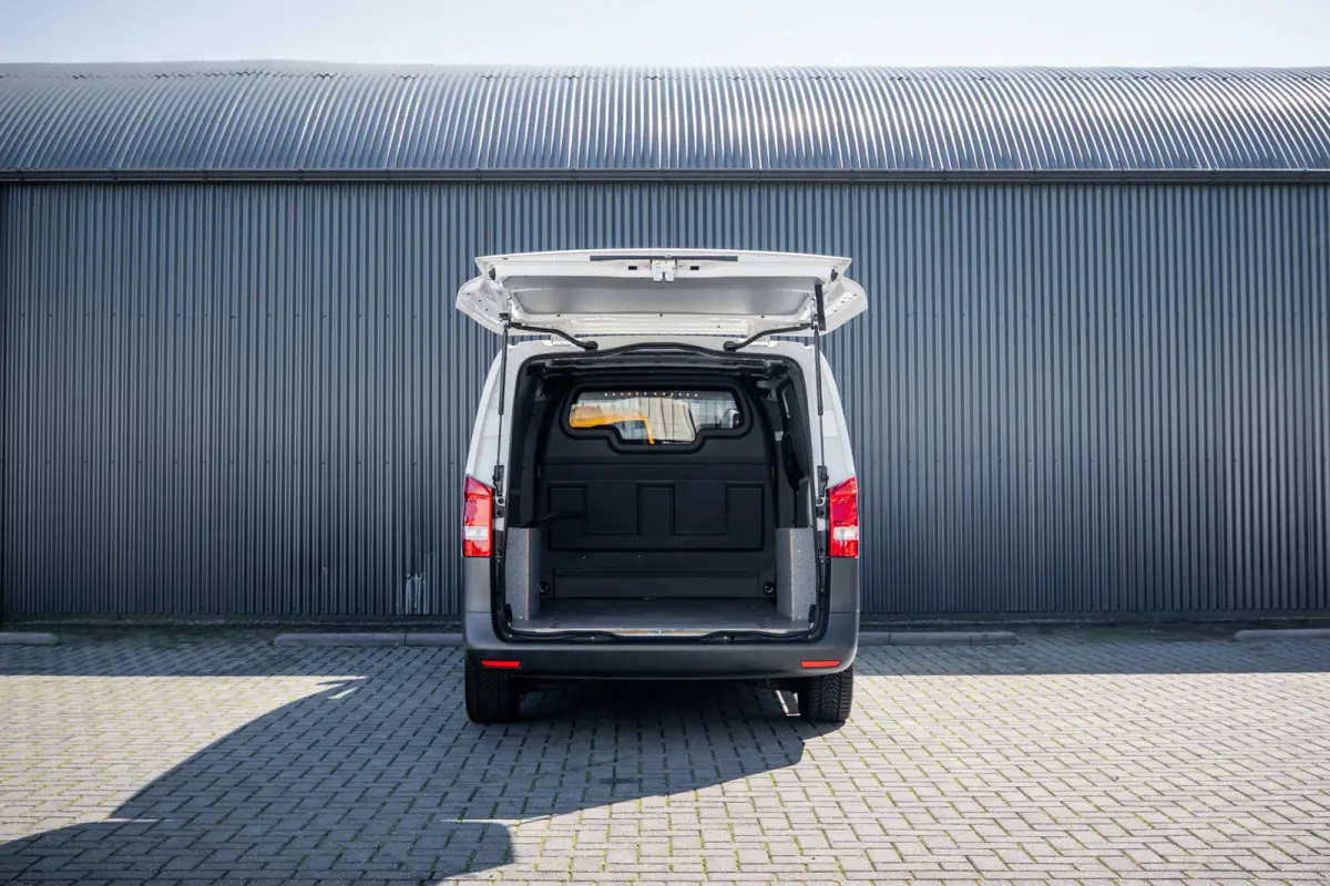 | 90KWH | WLPT 367KM | Volledig Elektrisch | SOH 97.5% | Camera | Navi | Stoelverw. | Airco | 3-Zits