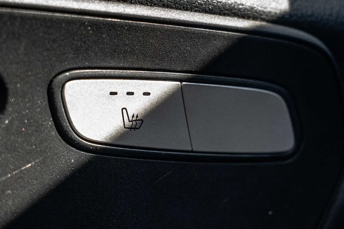 | 90KWH | WLPT 367KM | Volledig Elektrisch | SOH 97.5% | Camera | Navi | Stoelverw. | Airco | 3-Zits