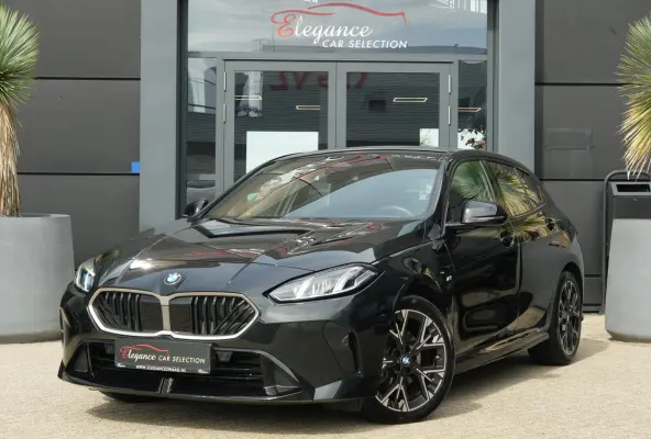 120 M Sport Design | 156 PK | Adaptieve Cruise Control | Automaat | Camera | BMW 120 M Sport Design 156 PK met 1.5 driecilinder benzinemotor en 48V Mild Hybrid-technologie, gekoppeld aan een