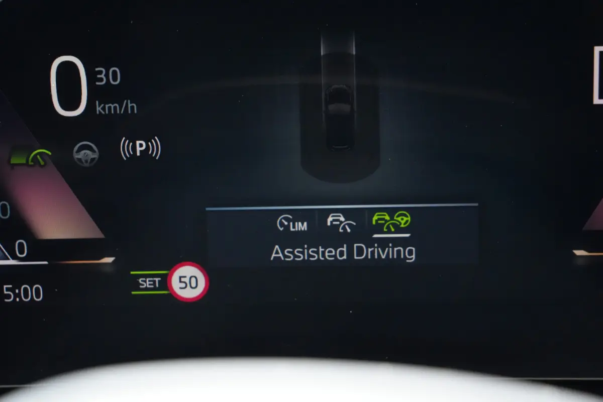 120 M Sport Design | 156 PK | Adaptieve Cruise Control | Automaat | Camera | BMW 120 M Sport Design 156 PK met 1.5 driecilinder benzinemotor en 48V Mild Hybrid-technologie, gekoppeld aan een