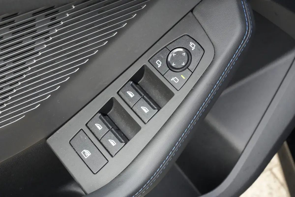 120 M Sport Design | 156 PK | Adaptieve Cruise Control | Automaat | Camera | BMW 120 M Sport Design 156 PK met 1.5 driecilinder benzinemotor en 48V Mild Hybrid-technologie, gekoppeld aan een