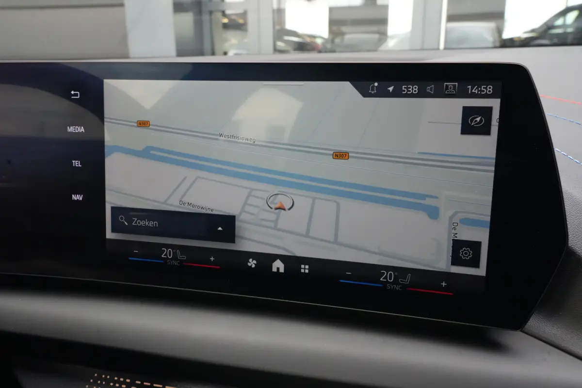 120 M Sport Design | 156 PK | Adaptieve Cruise Control | Automaat | Camera | BMW 120 M Sport Design 156 PK met 1.5 driecilinder benzinemotor en 48V Mild Hybrid-technologie, gekoppeld aan een