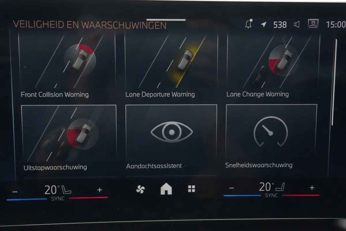 120 M Sport Design | 156 PK | Adaptieve Cruise Control | Automaat | Camera | BMW 120 M Sport Design 156 PK met 1.5 driecilinder benzinemotor en 48V Mild Hybrid-technologie, gekoppeld aan een