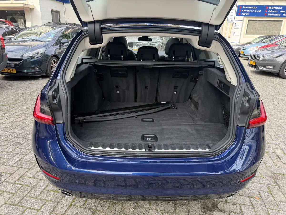 330i xDrive High Executive Panorama dak (schuif/kantel dak) Dealeronderhouden