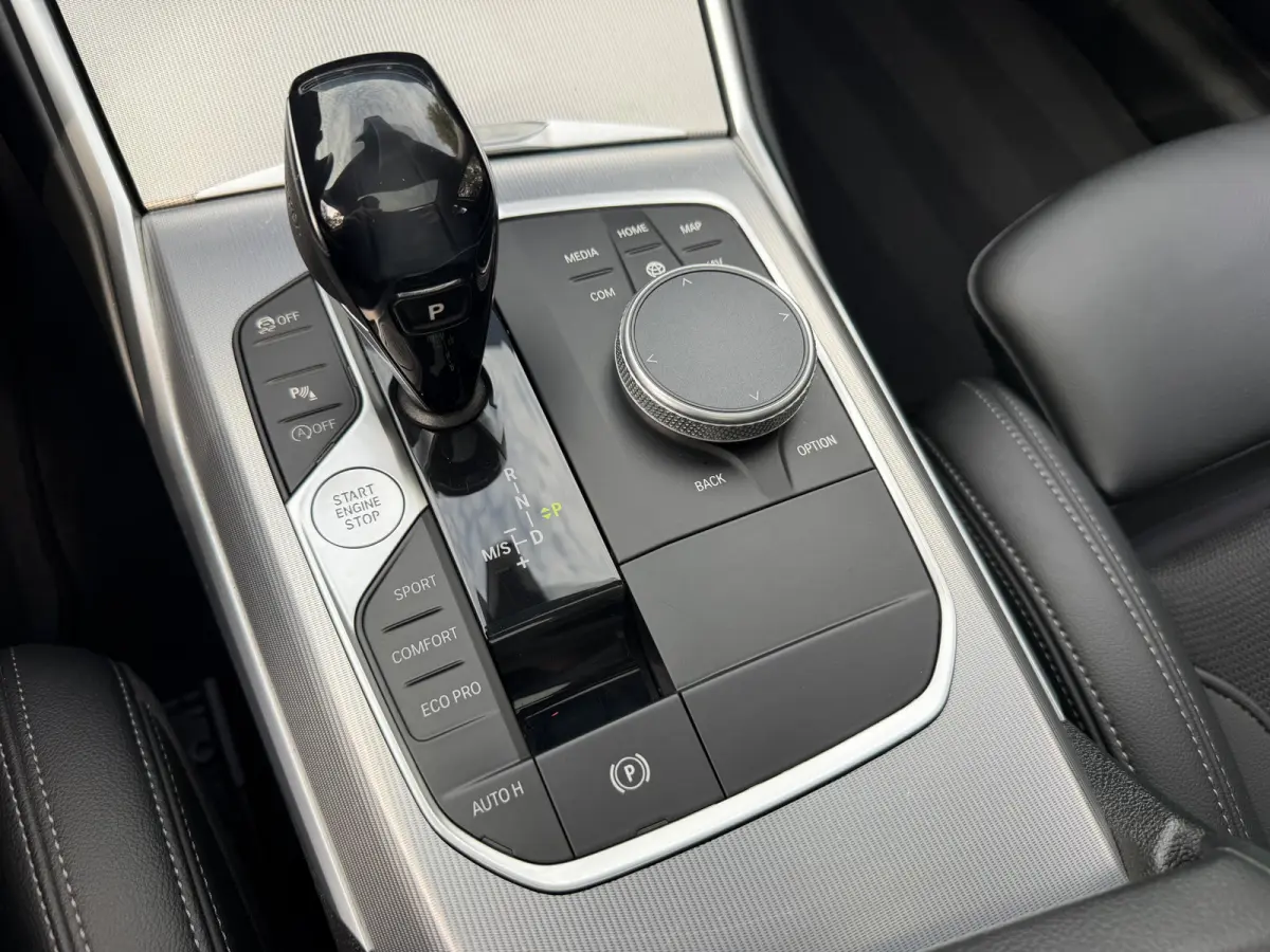 330i xDrive High Executive Panorama dak (schuif/kantel dak) Dealeronderhouden