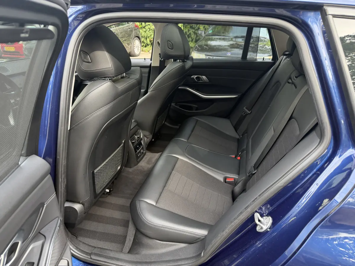330i xDrive High Executive Panorama dak (schuif/kantel dak) Dealeronderhouden