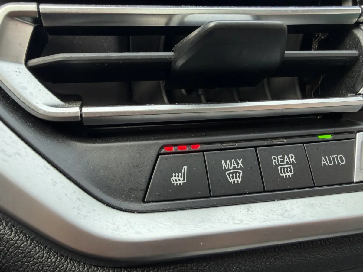 330i xDrive High Executive Panorama dak (schuif/kantel dak) Dealeronderhouden