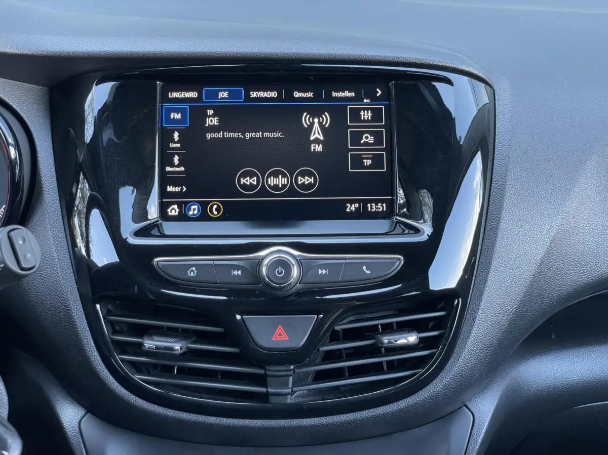 1.0 Online Edition Carplay Cruise PDC Stuur- en stoelverwarming