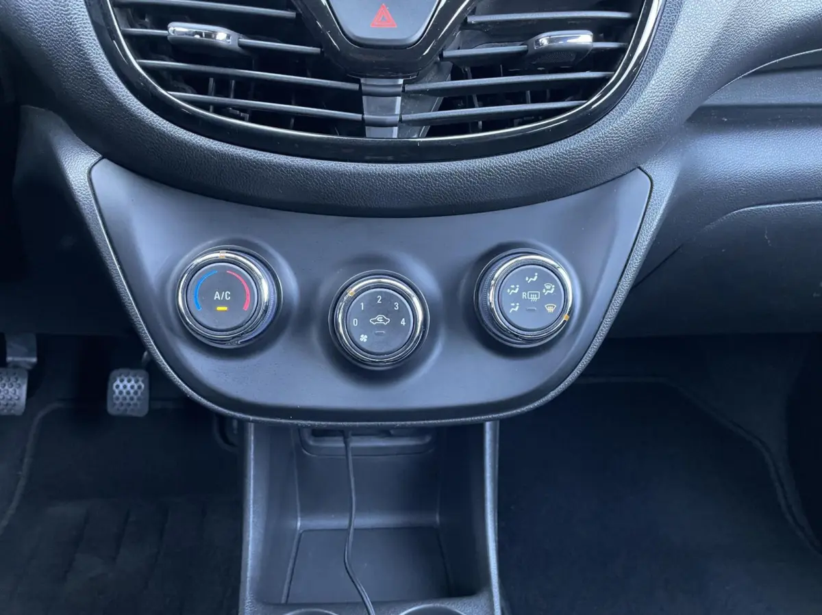 1.0 Online Edition Carplay Cruise PDC Stuur- en stoelverwarming