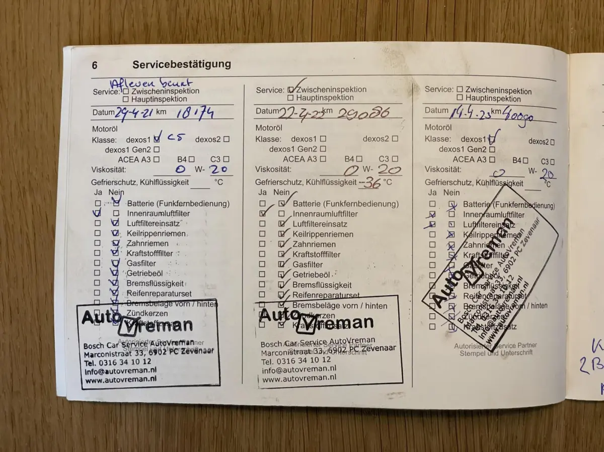 1.0 Online Edition Carplay Cruise PDC Stuur- en stoelverwarming