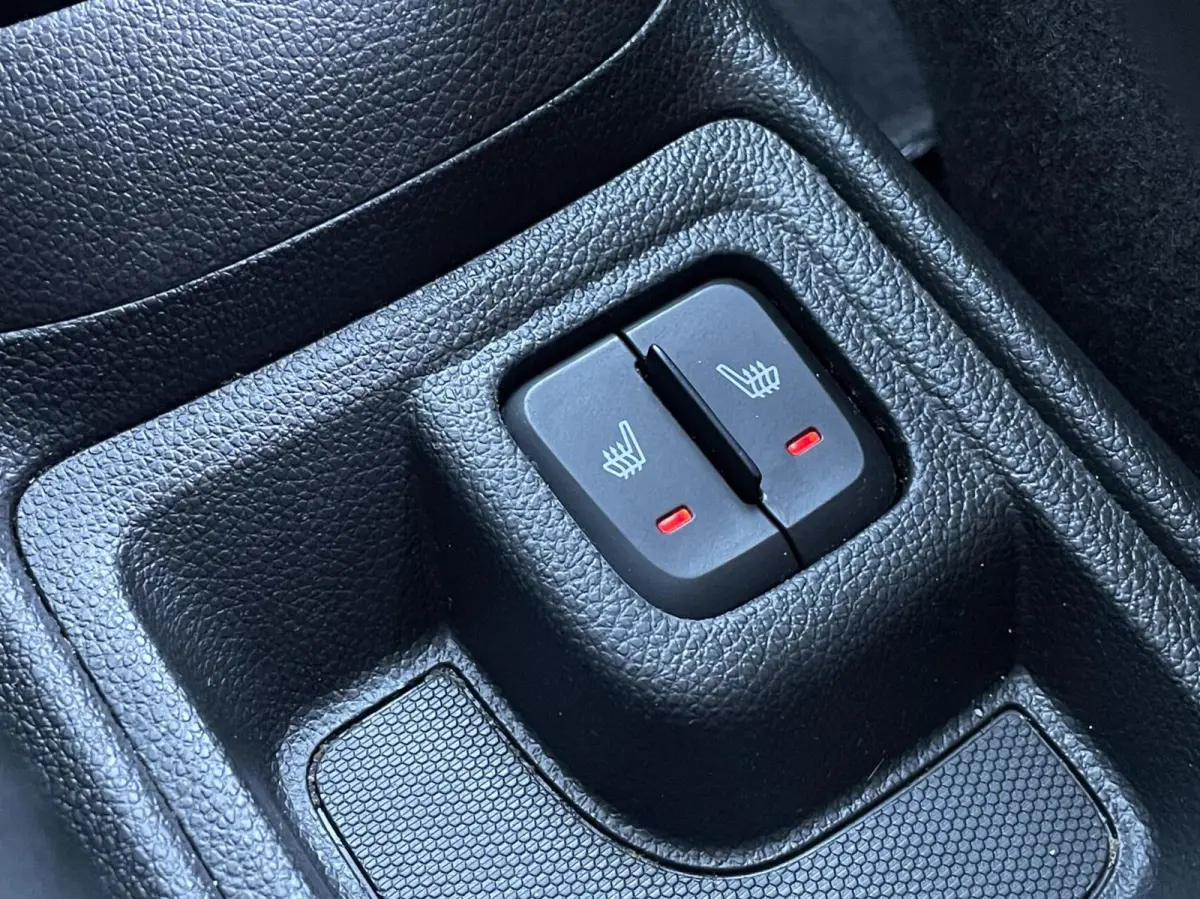 1.0 Online Edition Carplay Cruise PDC Stuur- en stoelverwarming