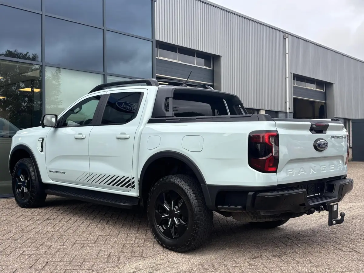 2.3 PHEV Stormtrak Automaat 280PK EX. BTW/Incl. BPM Trekhaak Elek. Rolhoes Pro Power Adaptieve Cruise Blind-Spot Stoelverwarming Full-LED *3500KG Trekgewicht*