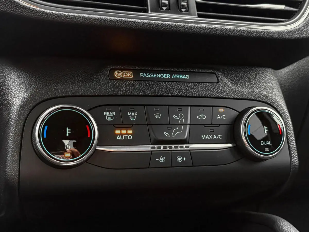 2.5 PHEV 225pk Titanium | Navigatie | Assist pakket | Camera | Trekhaak