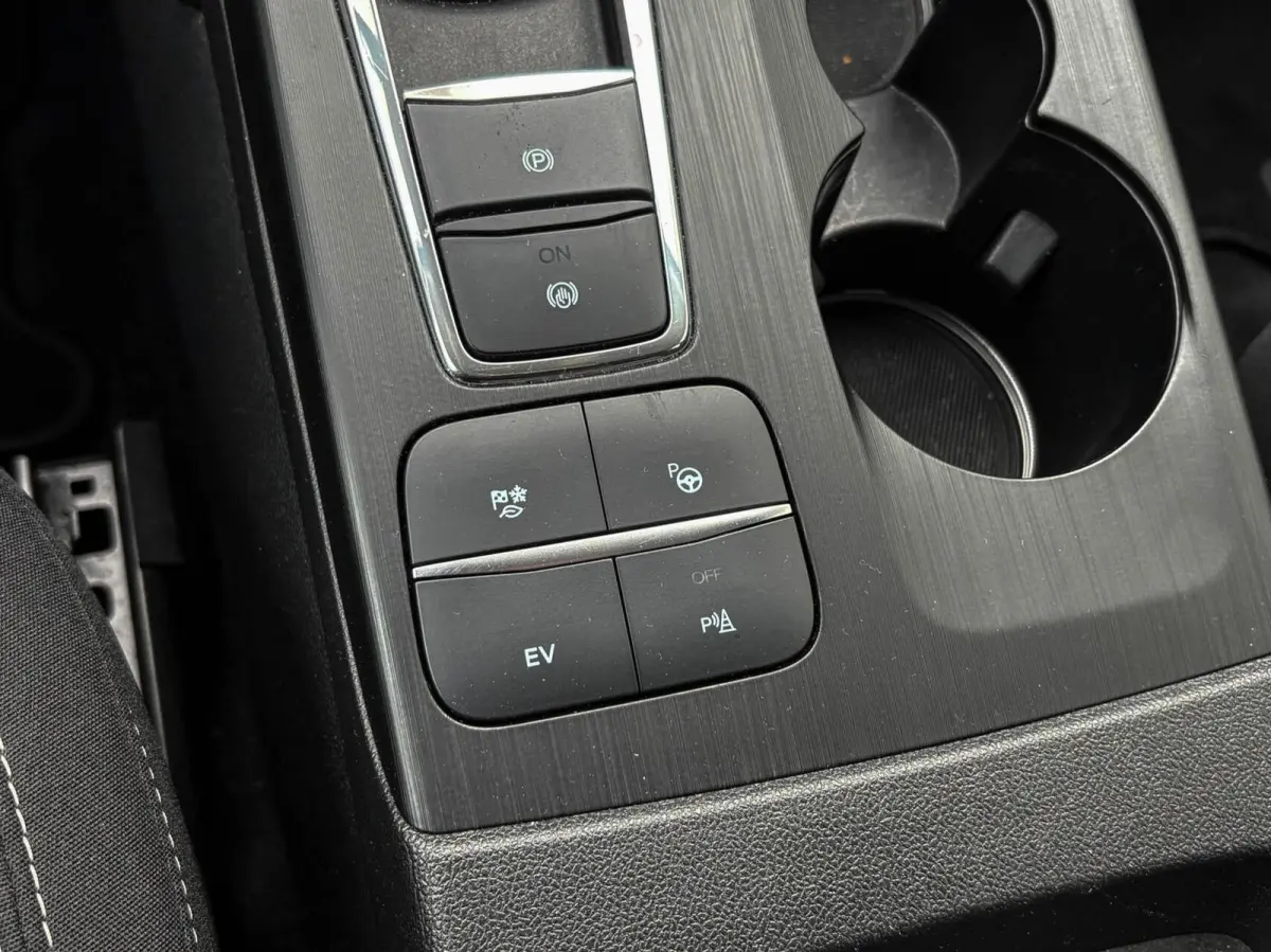 2.5 PHEV 225pk Titanium | Navigatie | Assist pakket | Camera | Trekhaak