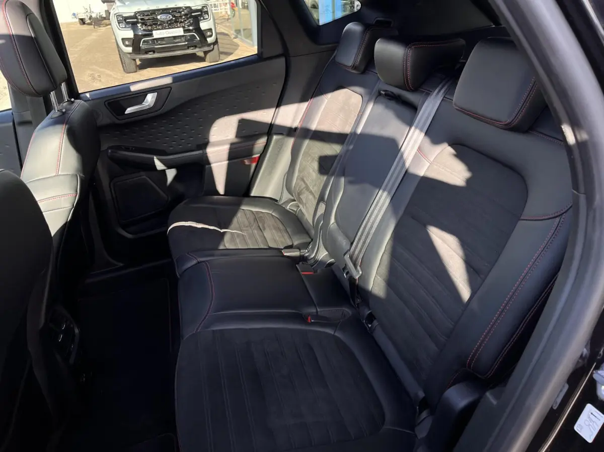 2.5 PHEV ST-Line X 225PK Elek. Trekhaak Panodak Winterpack Adaptieve Cruise Camera Head-Up B&O Navi Keyless 19'' Velgen Climate Privacy Glass *1200KG Trekgewicht*