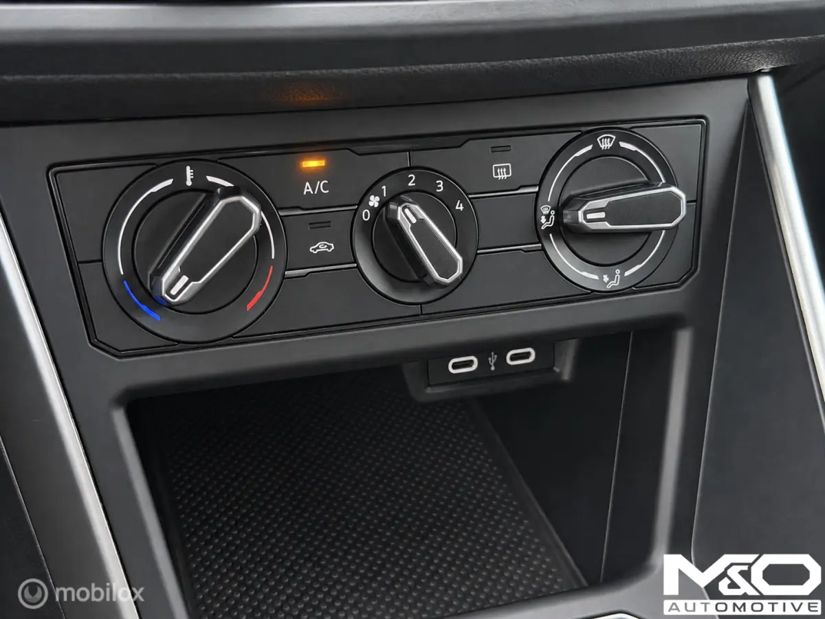 1.0 TSI R-Line Business | CRUISE | CARPLAY | LED