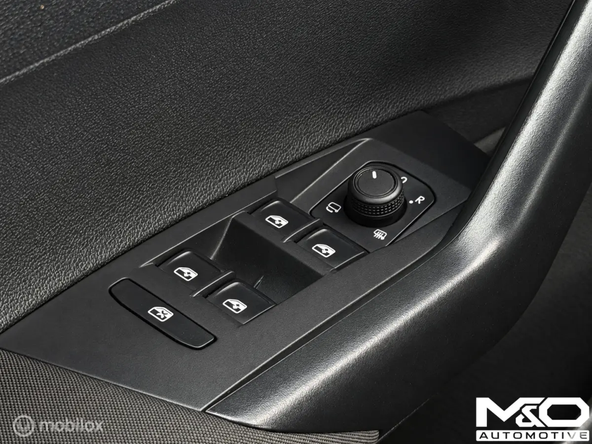 1.0 TSI R-Line Business | CRUISE | CARPLAY | LED