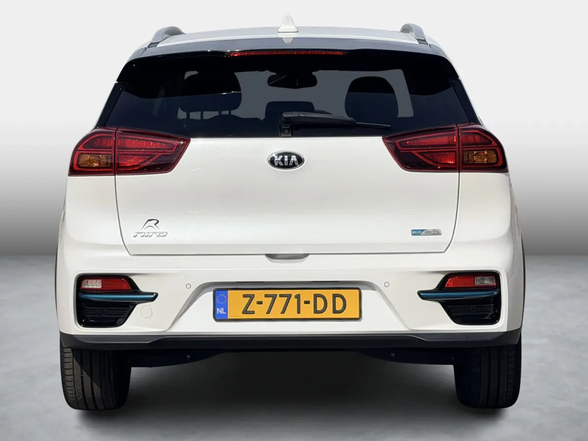 DynamicLine 64 kWh SOH 95,8%  | Warmtepomp | JBL | Adaptive Cruise | Stoel & stuurverwarming | Dashcam | Leder | Camera | Apple Carplay & Android |