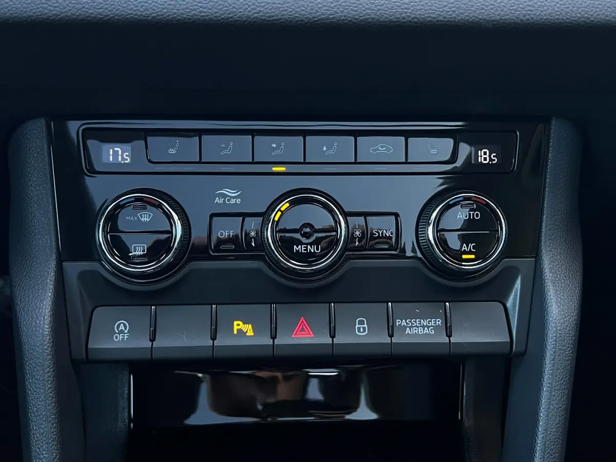 1.0TSI|Panodak|Carplay|Camera|Trekhaak|LED|Sfeer