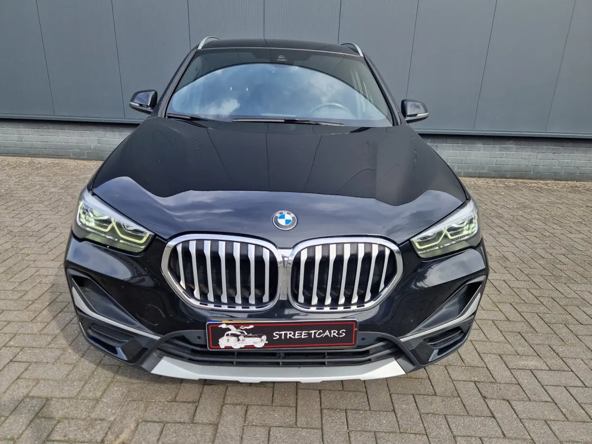 SDrive18i High Executive 1E Eig/Led /Leer /Cruise/Btw