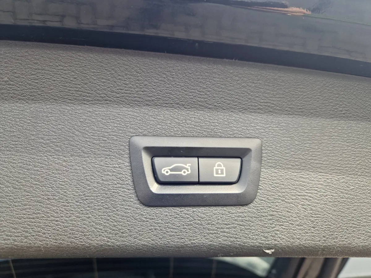 SDrive18i High Executive 1E Eig/Led /Leer /Cruise/Btw