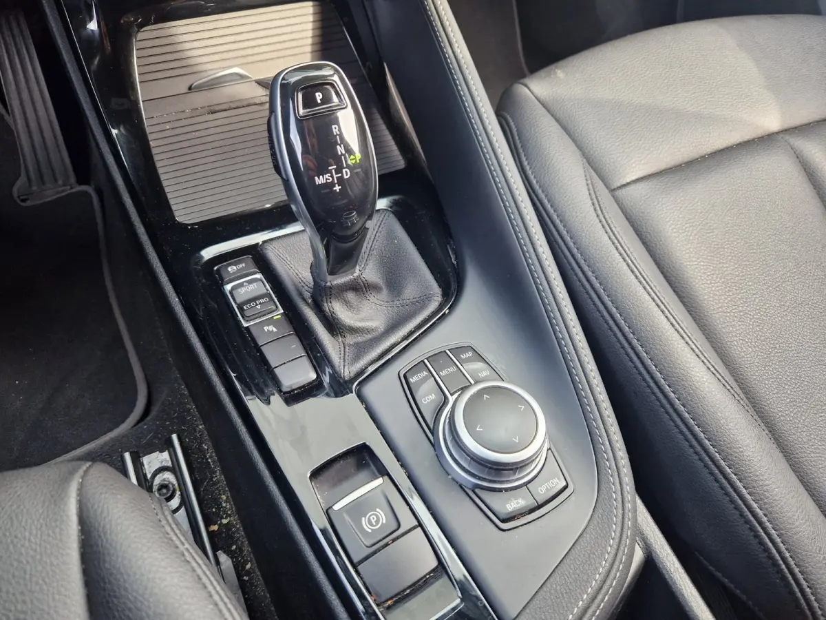 SDrive18i High Executive 1E Eig/Led /Leer /Cruise/Btw