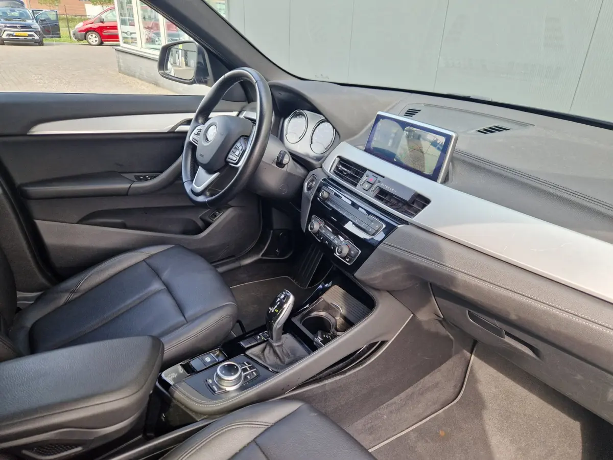 SDrive18i High Executive 1E Eig/Led /Leer /Cruise/Btw