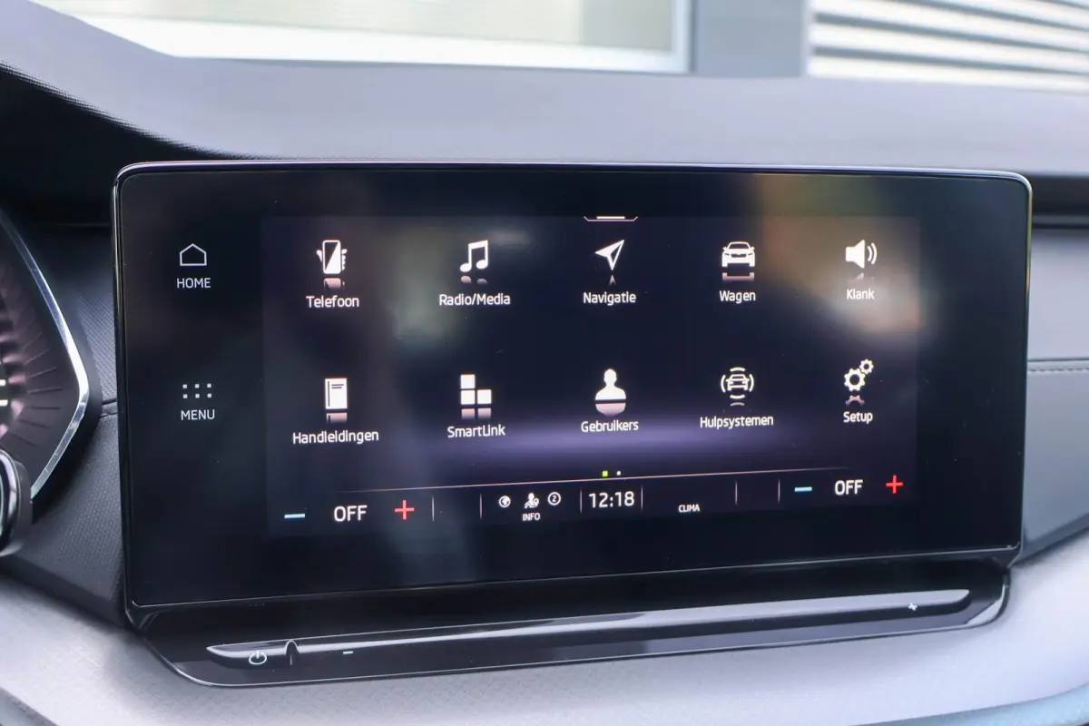 1.0 TSI 110pk Ambition | All Season Banden | Cruise Control | DAB | Apple CarPlay/ Android Auto | Airco automatische | Navigatie
