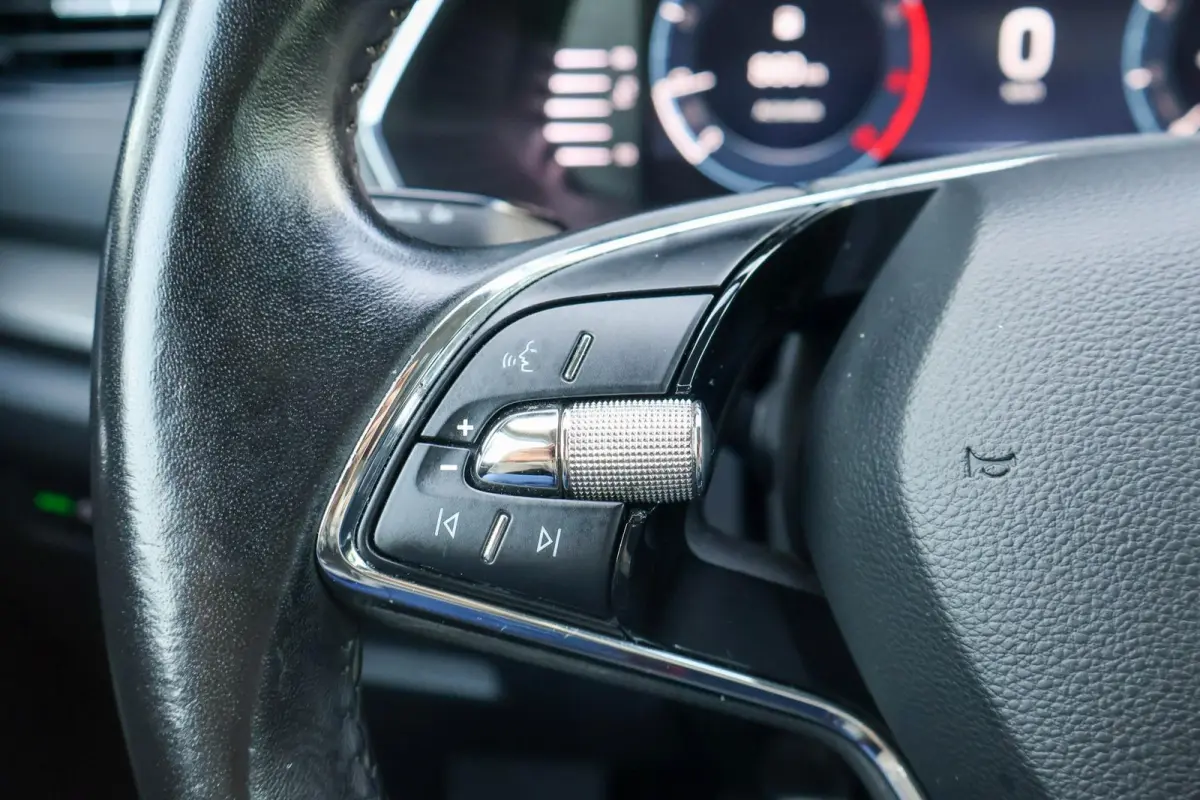 1.0 TSI 110pk Ambition | All Season Banden | Cruise Control | DAB | Apple CarPlay/ Android Auto | Airco automatische | Navigatie