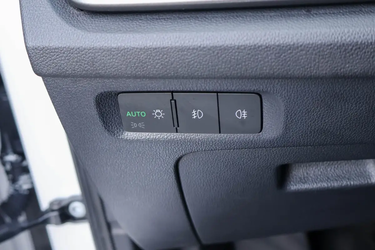 1.0 TSI 110pk Ambition | All Season Banden | Cruise Control | DAB | Apple CarPlay/ Android Auto | Airco automatische | Navigatie