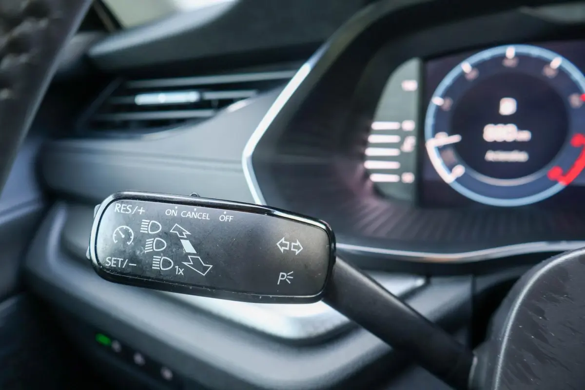 1.0 TSI 110pk Ambition | All Season Banden | Cruise Control | DAB | Apple CarPlay/ Android Auto | Airco automatische | Navigatie