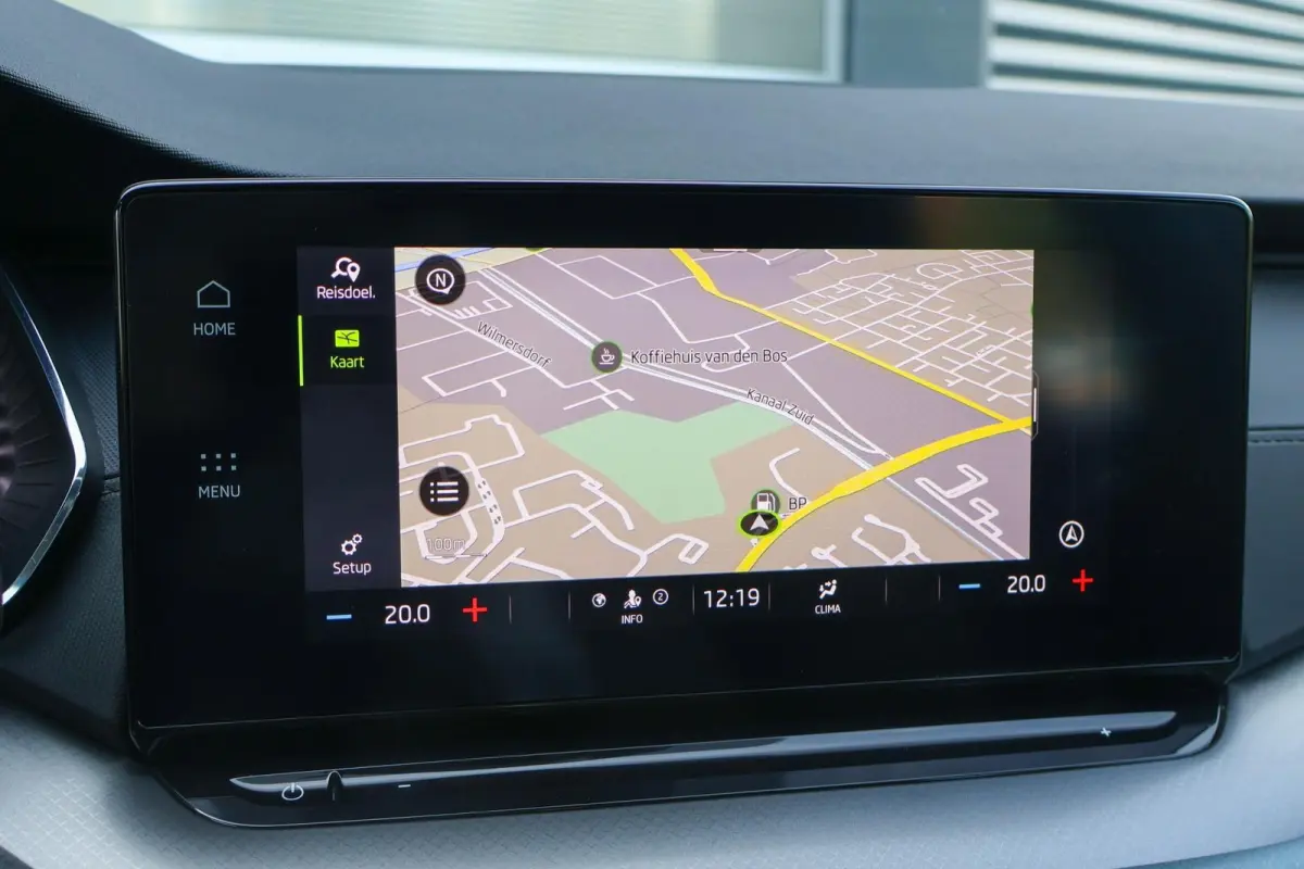1.0 TSI 110pk Ambition | All Season Banden | Cruise Control | DAB | Apple CarPlay/ Android Auto | Airco automatische | Navigatie