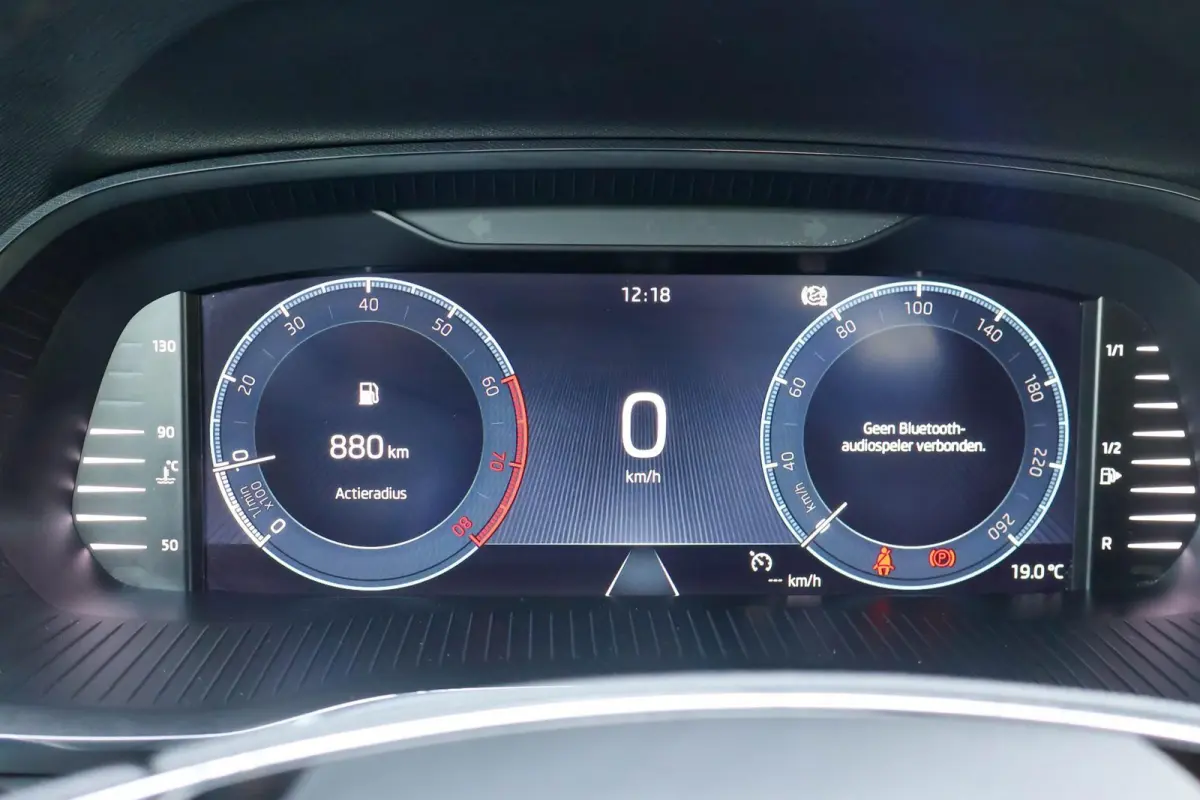 1.0 TSI 110pk Ambition | All Season Banden | Cruise Control | DAB | Apple CarPlay/ Android Auto | Airco automatische | Navigatie